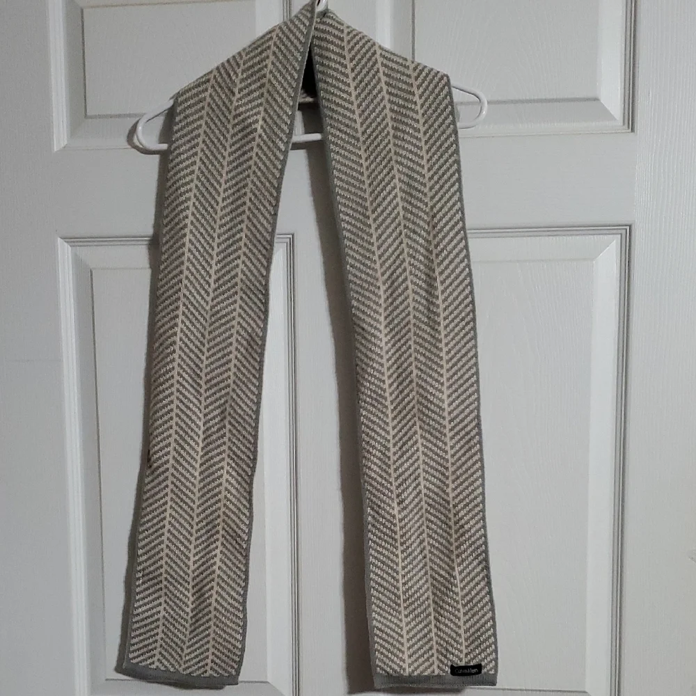 Calvin Klein Gray & Beige Herringbone Scarf  Soft Luxe Knit Texture 6” x 71”
